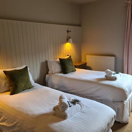 Priory Inn Тетбъри Екстериор снимка