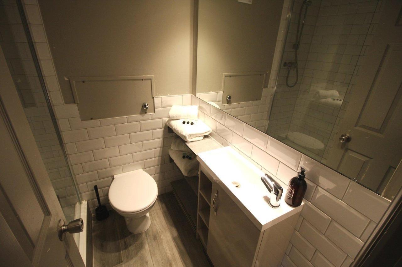 Priory Inn Тетбъри Екстериор снимка