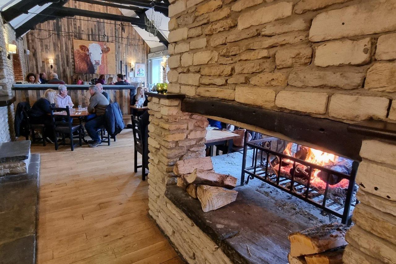 Priory Inn Тетбъри Екстериор снимка