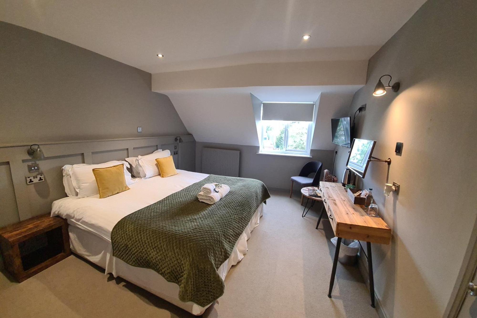 Priory Inn Тетбъри Екстериор снимка
