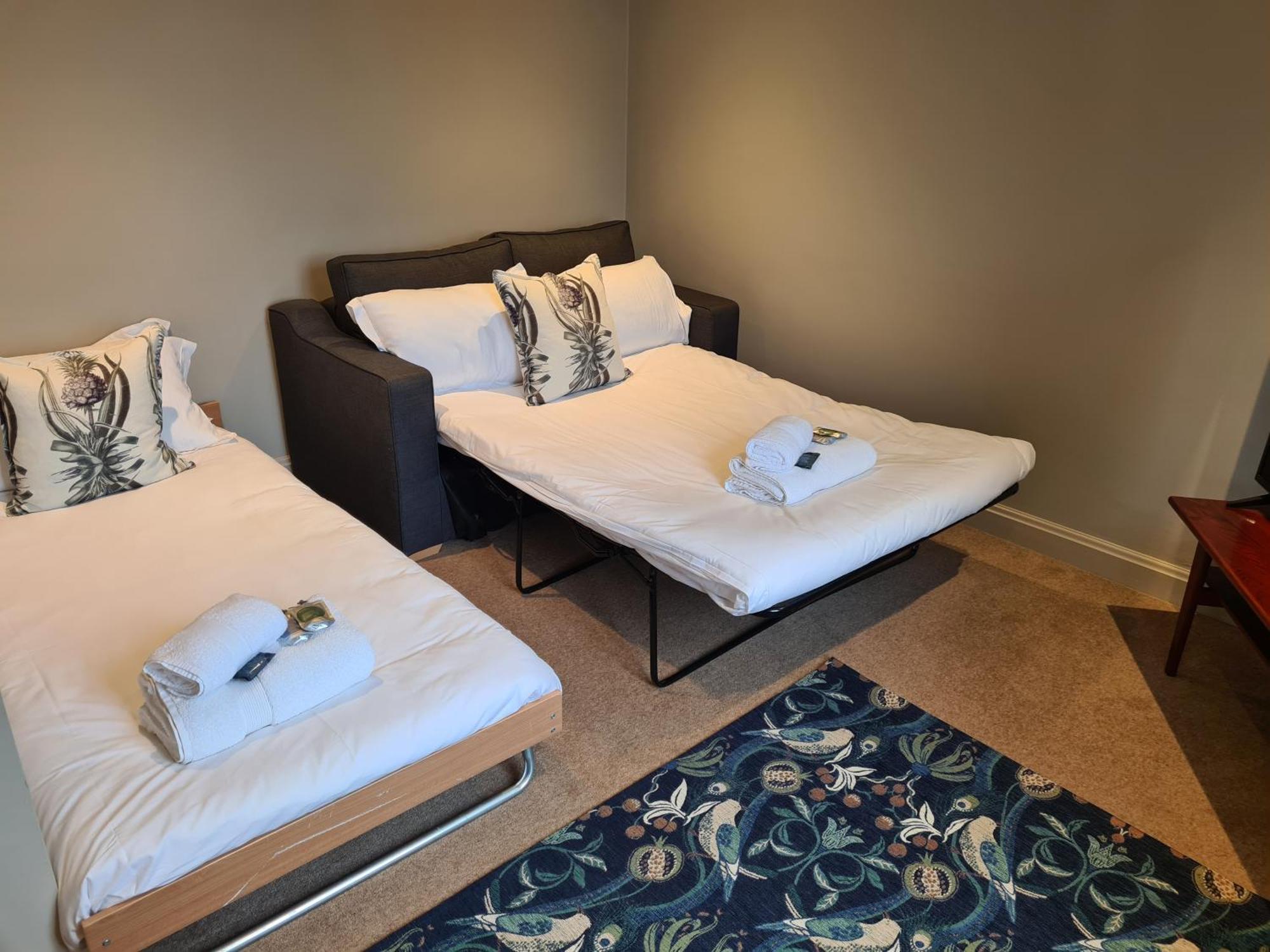 Priory Inn Тетбъри Екстериор снимка