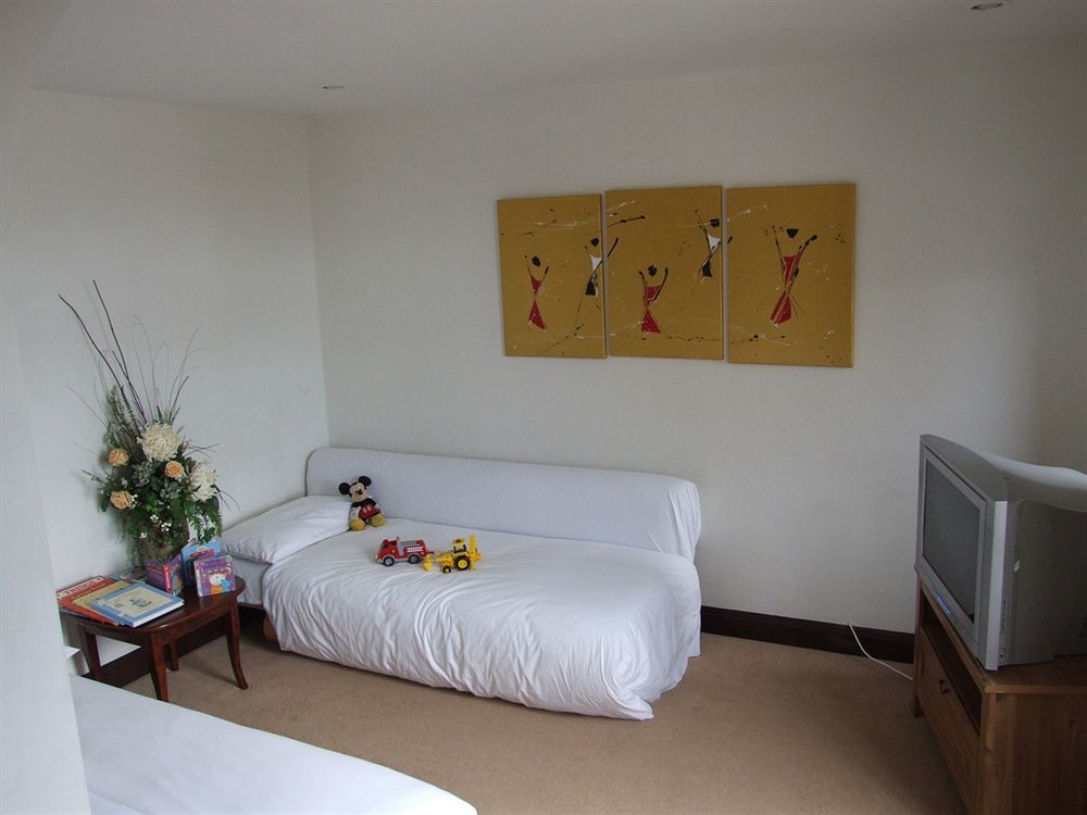 Priory Inn Тетбъри Екстериор снимка