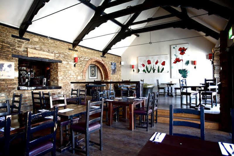 Priory Inn Тетбъри Екстериор снимка