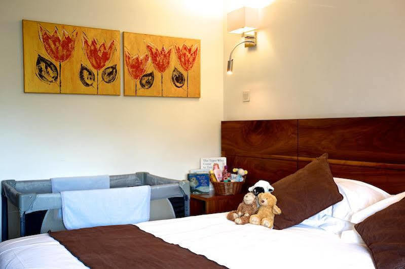 Priory Inn Тетбъри Екстериор снимка